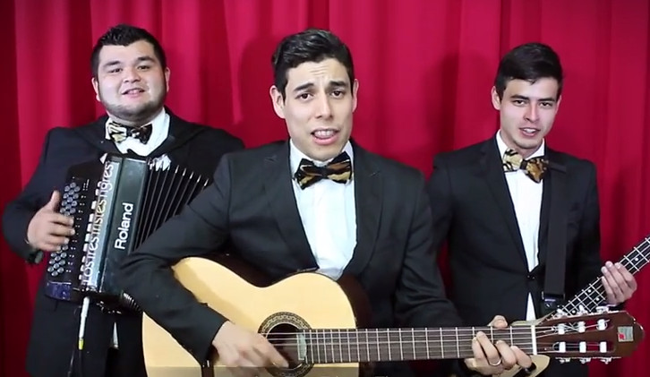 Con el “Corrido de Alemania Campeón” la banda, integrada por Pedro Palacios, Jesús Gallardo y Érick Ibarra, recuerdan algunos momentos "extraños" del