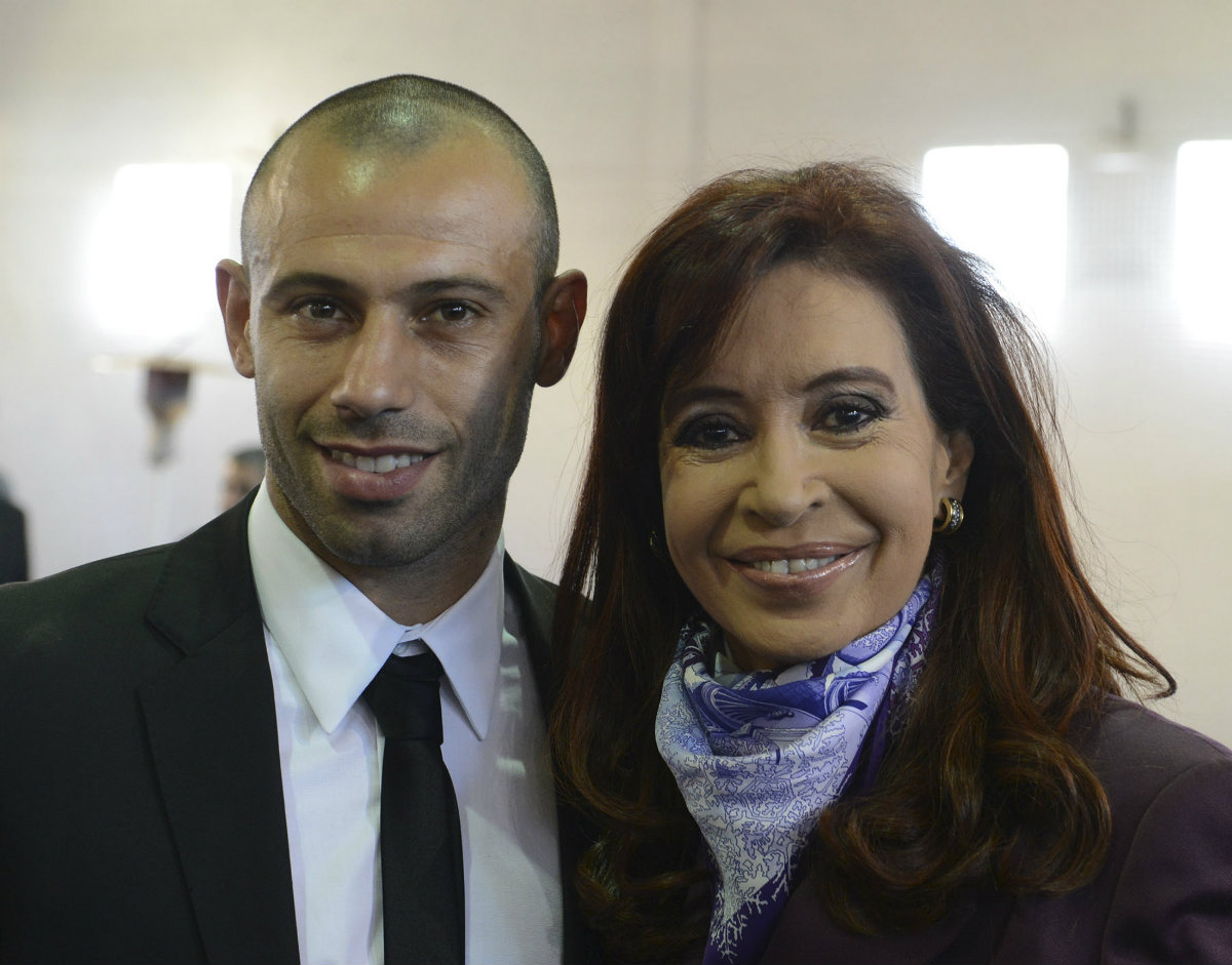 Javier Mascherano con la presidenta de Argentina Cristina Fernandez de Kirchner