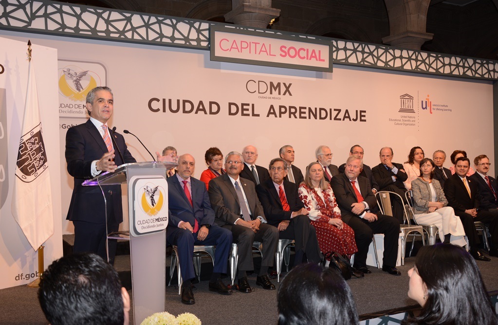 El jefe de Gobierno convocó a formar un comité organizador.