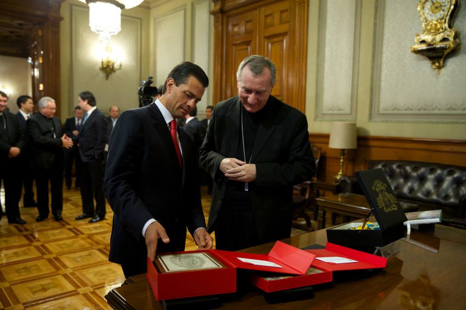 El presidente Enrique Peña y el secretario Estado de la Santa Sede, Pietro Parolin.