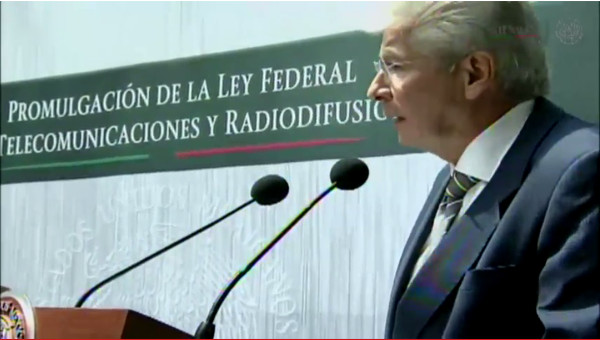 El secretario de Comunicaciones y Transportes, Gerardo Ruiz Esparza, dijo que la promulgación de las leyes de telecomunicaciones darán oportunidad a m