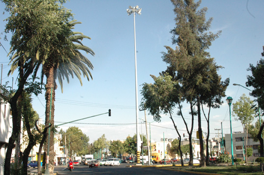Cada megaposte tendrá una altura de 30 metros y estará formado por 12 luminarias. 