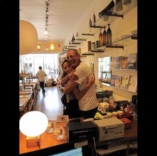 Emilie Livingston disfruta de su romance con Jeff Goldblum. 