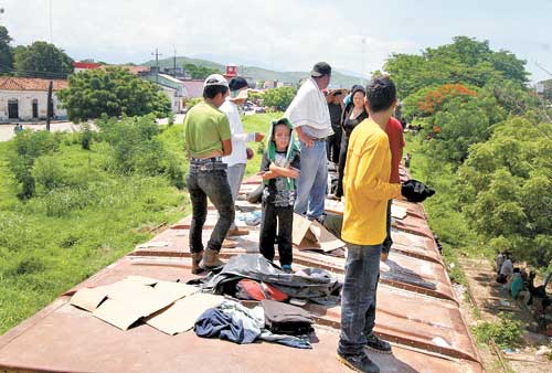 Indocumentados utilizan el tren para llegar hasta el norte del país en busca de cruzar a Estados Unidos.
