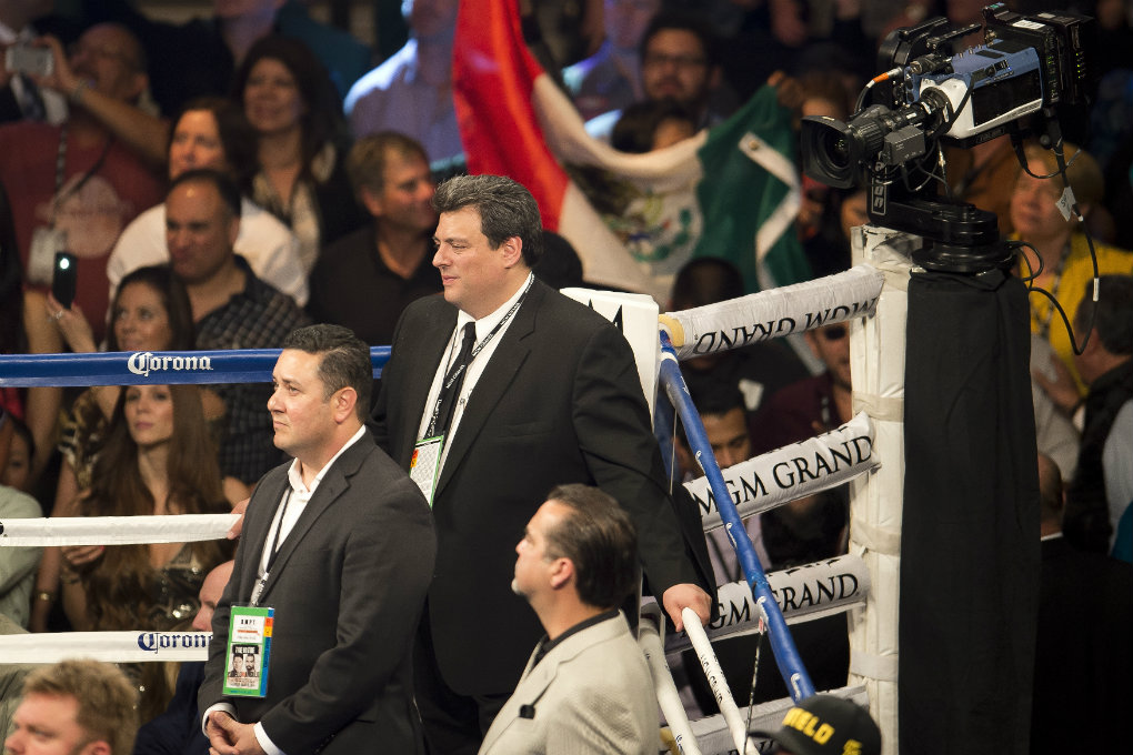 José Sulaimán en la pelea Canelo vs Angulo