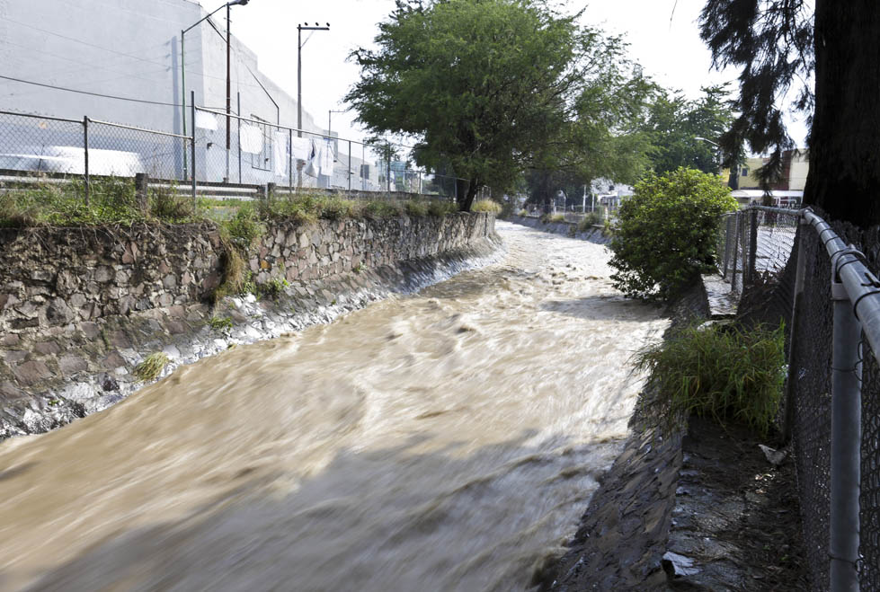 Afectaciones en avenida Patria tras lluvia