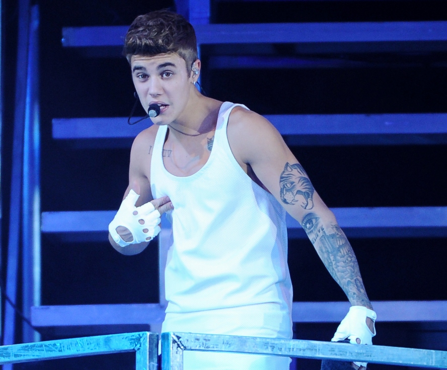 Justin Bieber enfrenta cargos por conducir en estado de ebriedad. 