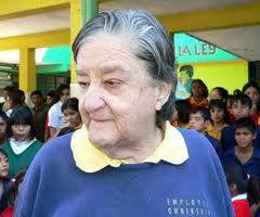 A Rosa la conocen como 'Mamá Rosa', 'La Jefa' o "la mamá de los niños", por su vocación, y casi adicción, de adoptar y cuidar a menores de edad.