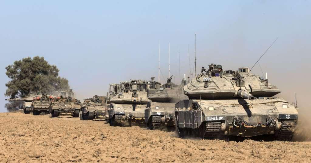 Tanques del ejército israelí cerca de la frontera de Israel con la Franja de Gaza.