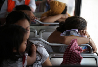 Hondureños deportados de Estados Unidos, a su llegada al aeropuerto Ramon Villeda Morales en San Pedro Sula, a 260 km de Tegucigalpa
