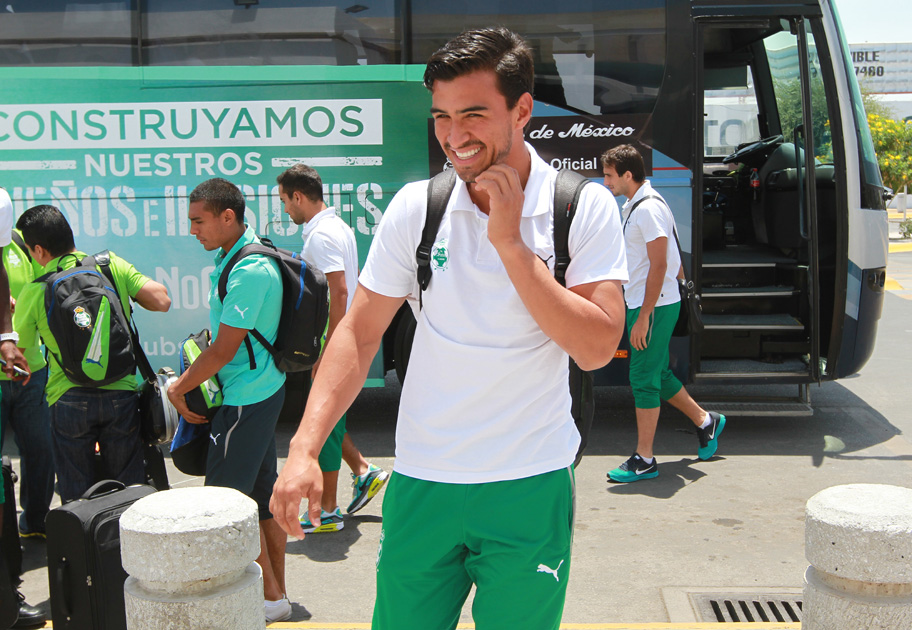 Los jugadores de Santos salieron en el vuelo de las 14:00 horas.