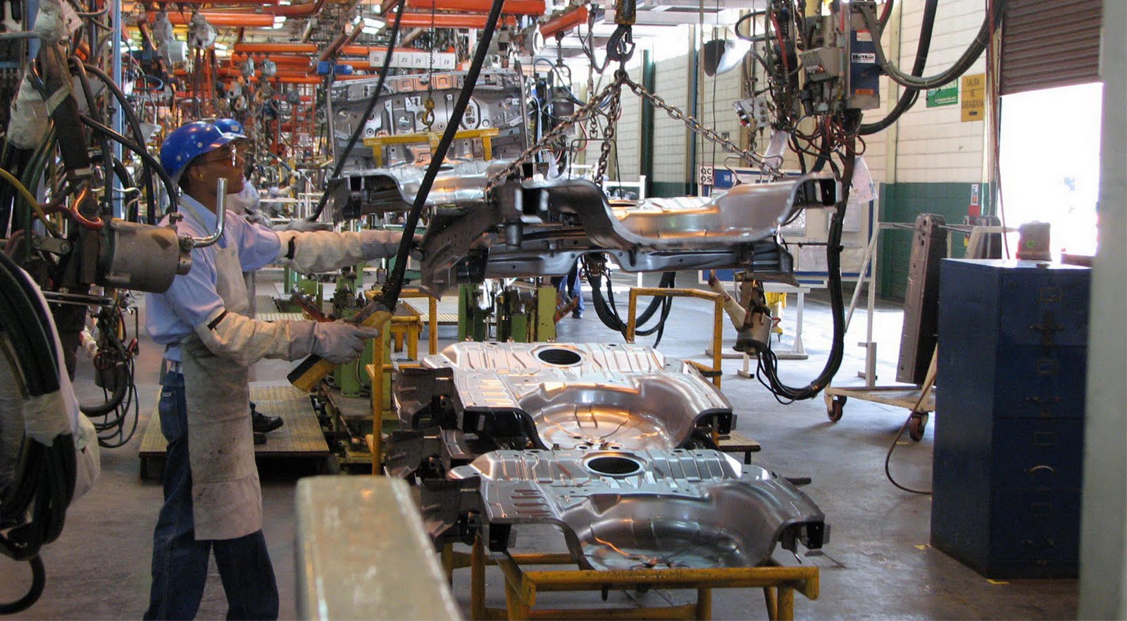 Mejroa el empleo en el sector de manufacturas.  