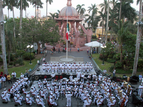 Vista panorámica del evento que se llevo a cabo en la Plaza de Armas. 