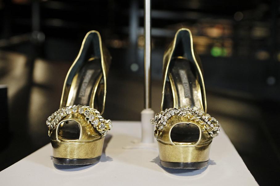 Zapatillas que usó en el video Sweet Dreams. 