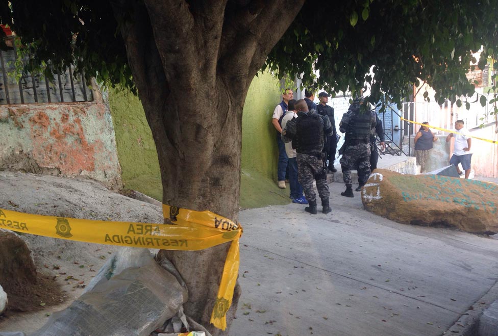 Al lugar acudió personal de Peritos Forenses y agentes ministeriales. 