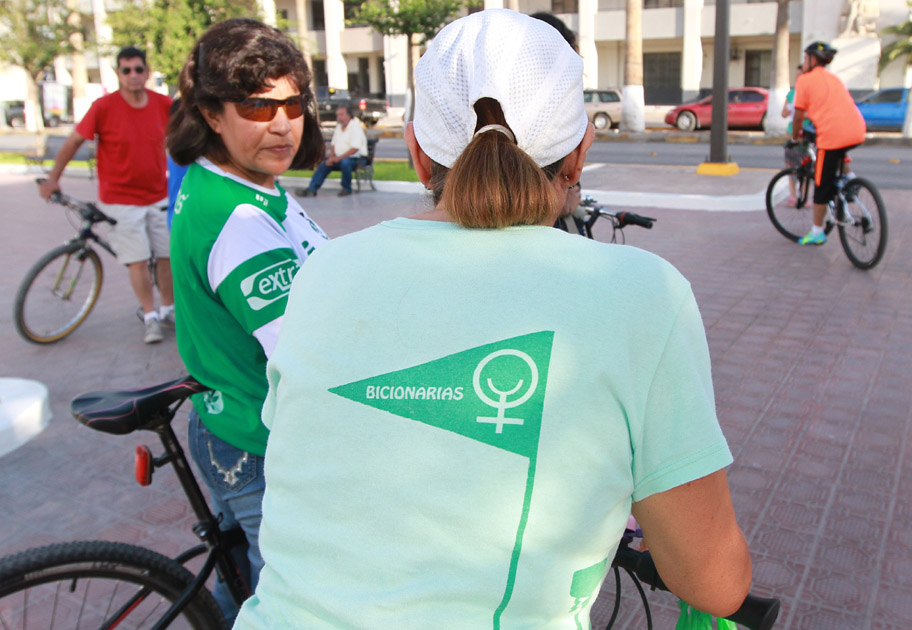 Alrededor de veinte integrantes de Bicionarias salieron con sus bicicletas. 