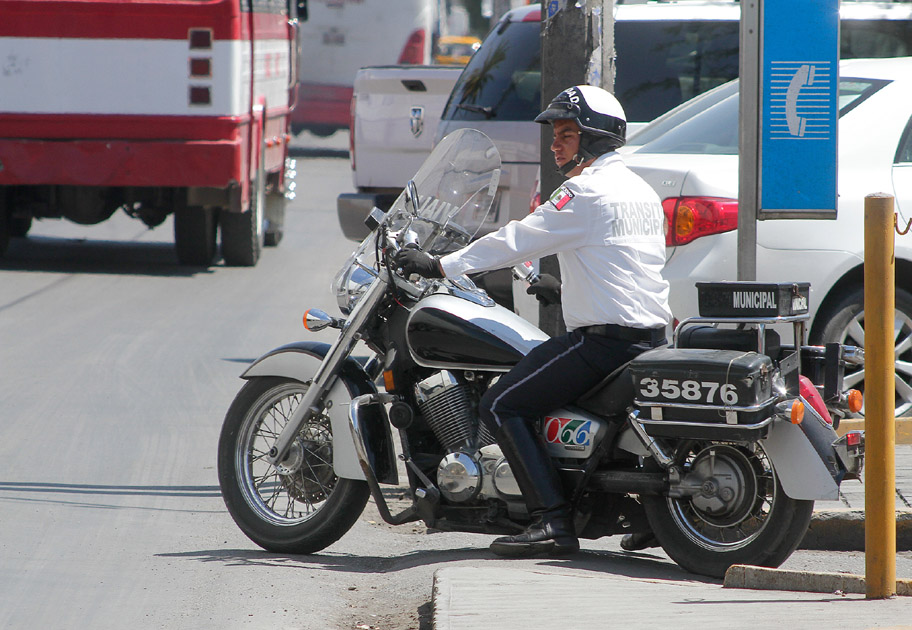 Aprovecharan también para detectar carros con reporte de robo, revisando los números de serie del motor.