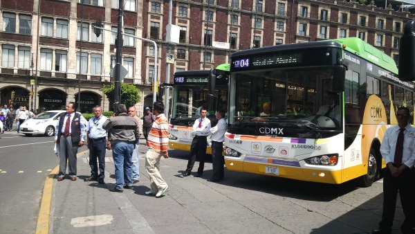 Los nuevos autobuses que prestarán servicio de transporte en ‎la Central de Abasto fueron presentado bajo un fuerte dispositivo de seguridad. 