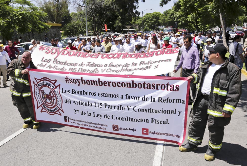 Bomberos se manifestaron en Guadalajara 