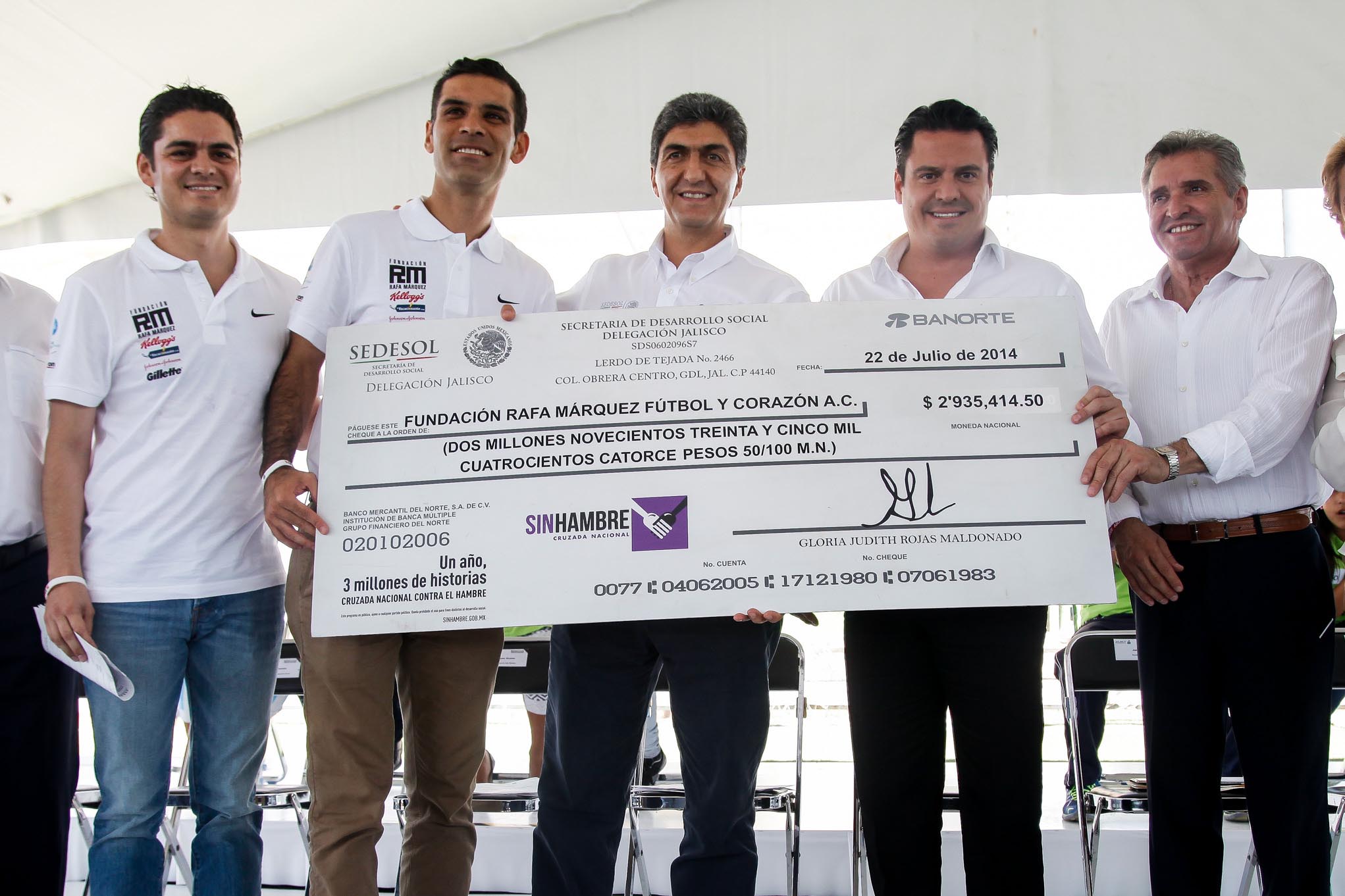 De forma representativa se entregaron las becas del programa 3x1 para Migrantes. 