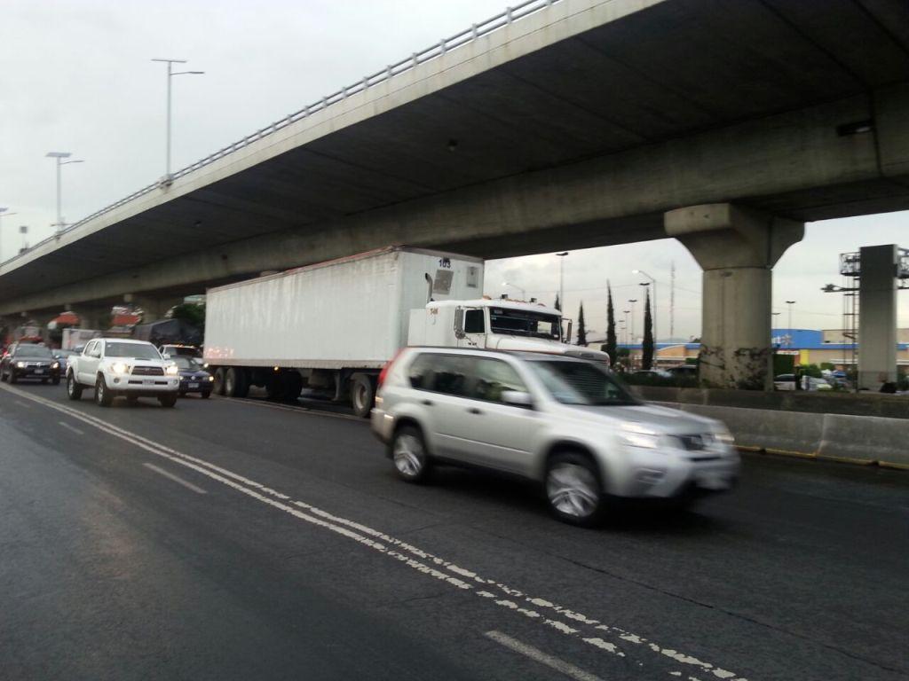 La circulación fue reabierta en los carriles centrales de Periférico Norte.