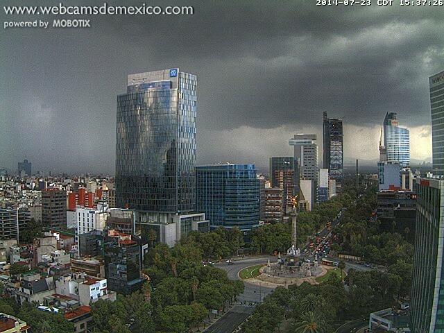 En distintos puntos de la ciudad ya se ha registrado lluvia y hasta granizo.