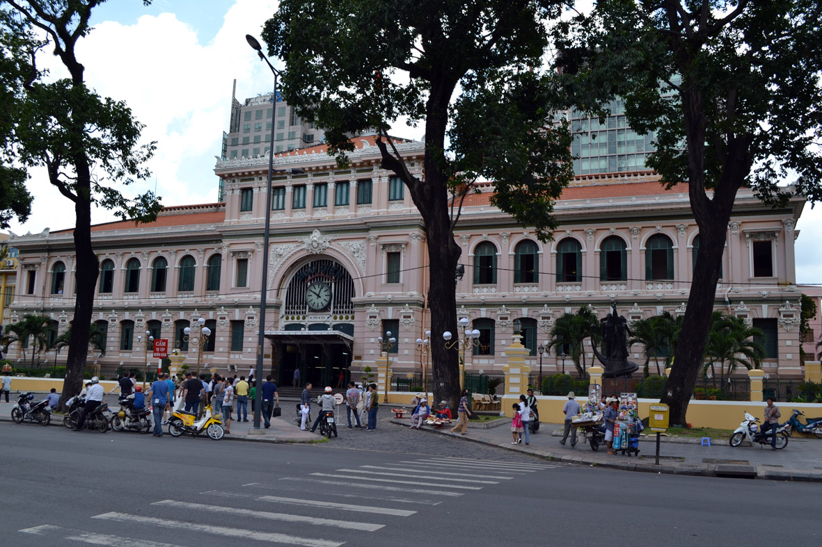 Edificio de Correos de Ho Chi Minh, diseñado en el siglo XIX por el ingeniero Gustave Eiffel. 