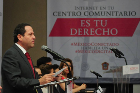 El gobernador Eruviel Ávila, 