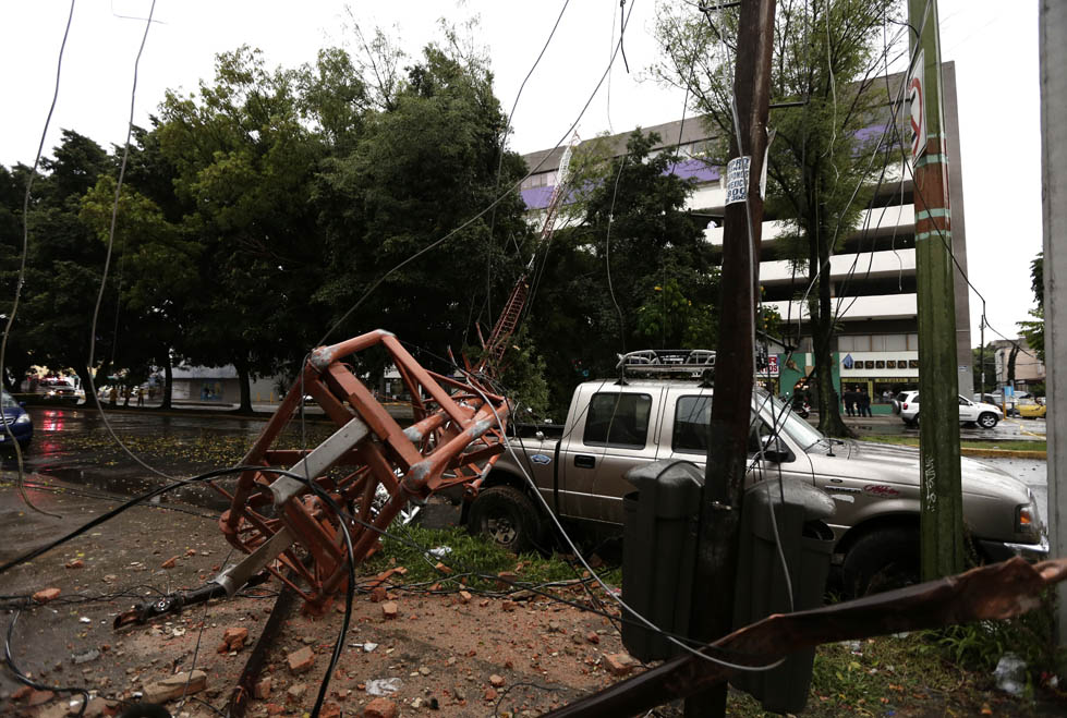 Cae antena de radiodifusora en Guadalajara