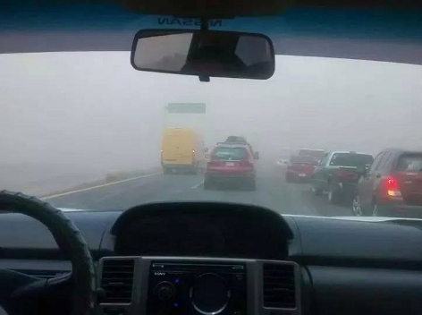 La tormenta de arena provocó accidentes en el tramo carretero Guaymas-Hermosillo. 