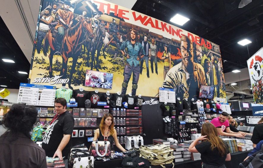 Los fans encontraron en la Comic Con una oportunidad para comprar 'souvenirs'.