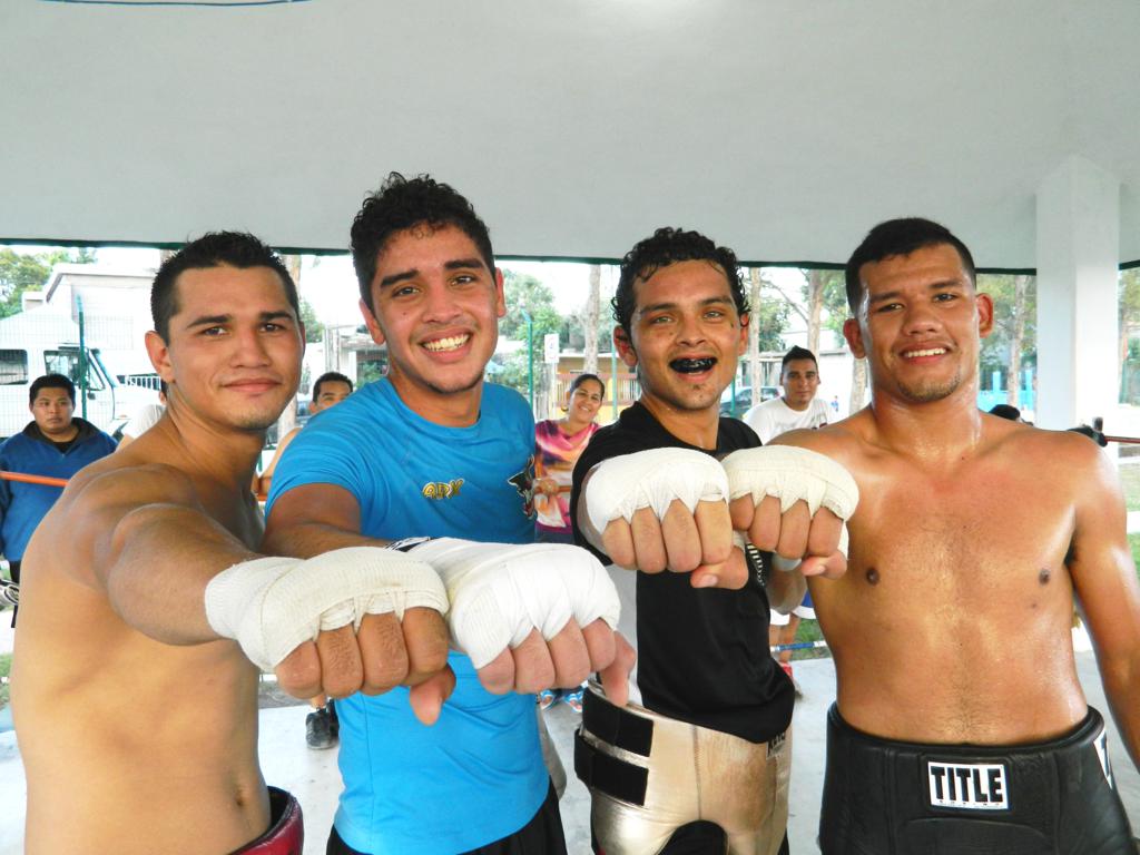 POKER DE ASES...boxeadores porteños buscan trascender en el ámbito profesional teniendo como meta el cetro mundial.
