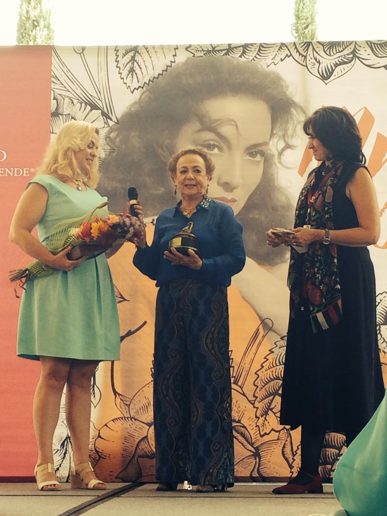 Las galardonadas se mostraron orgullosas con su premio.