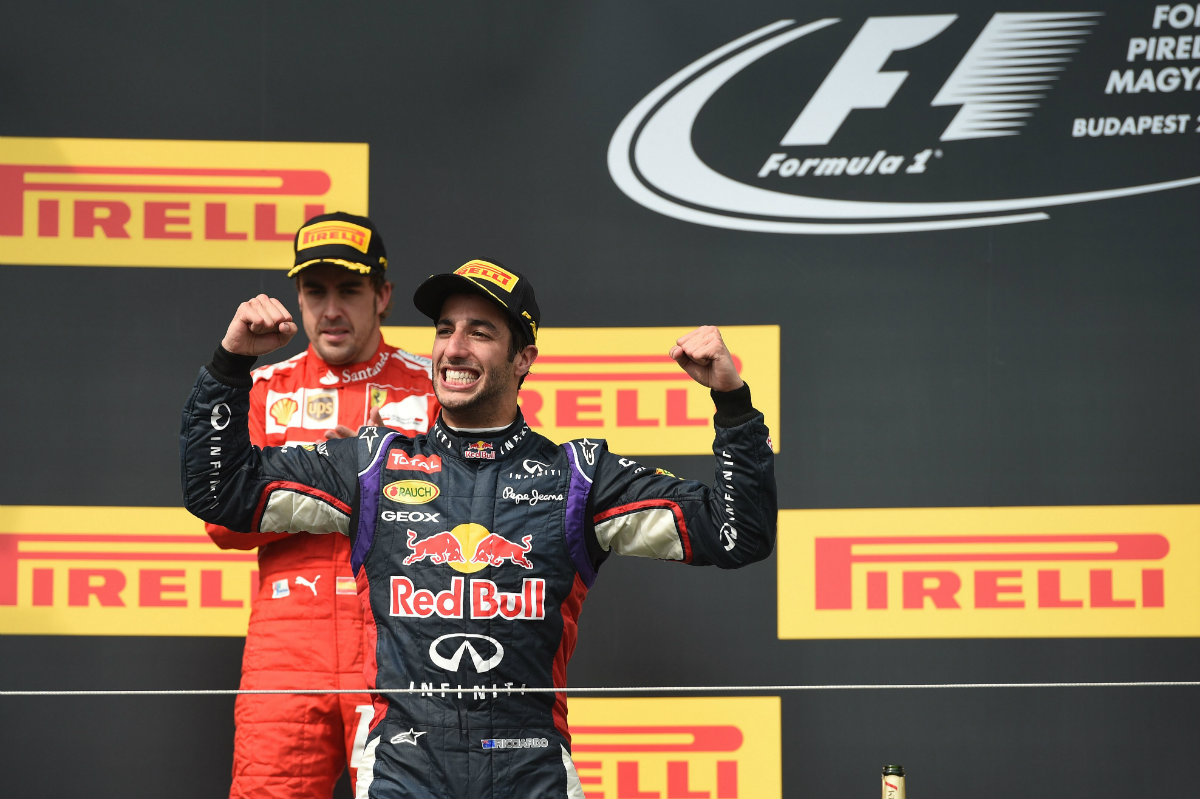 Ricciardo celebrando el primer lugar en Hungría 