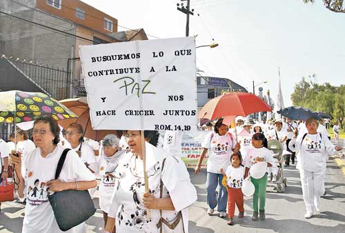 Familias de Neza e Ixtapaluca salieron a la calle para exigir freno a la inseguridad.