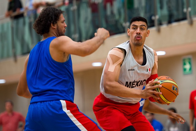Gustavo Ayón en contra de República Dominicana 