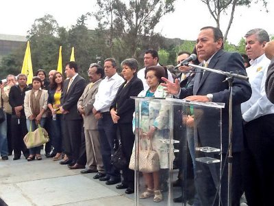Quieren que la deuda la pague el pueblo y la riqueza se la lleven las transnacionales: Jesús Zambrano 