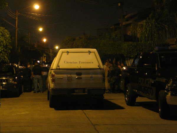 Según declaró el escolta, el sujeto intentaba entrar a su casa.