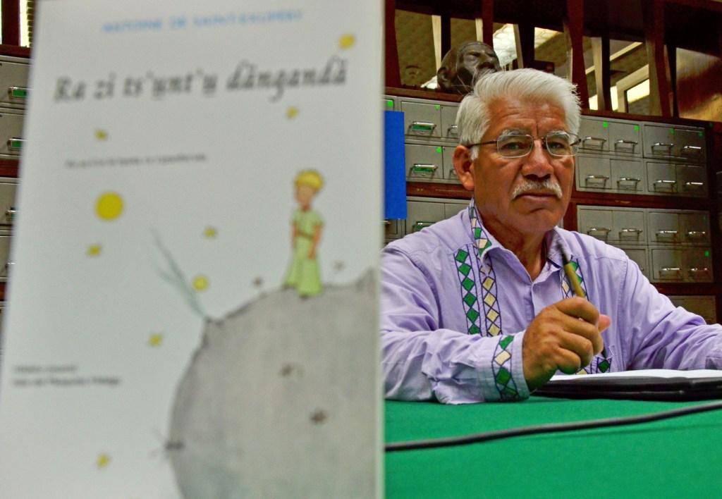 El profesor y traductor Raymundo Isidro Alavez fue el encargado de traducir al otomí 'El Principito'.