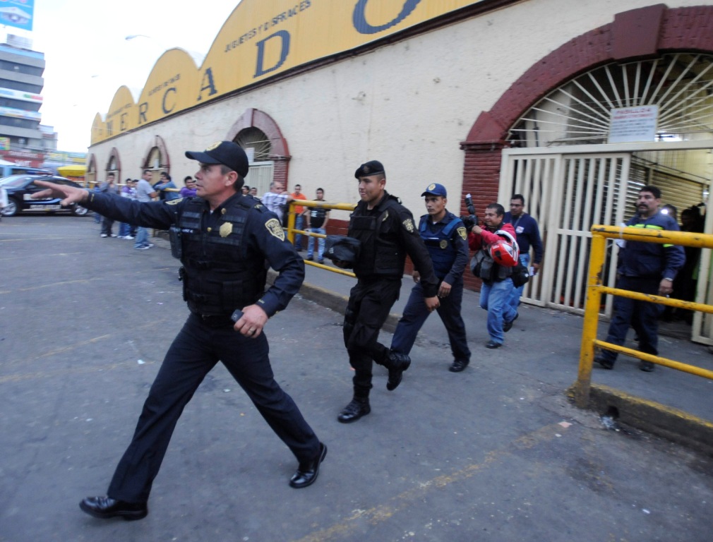 La granada fue localizada en el local 109 del pasillo 4, en el área de juguetes.