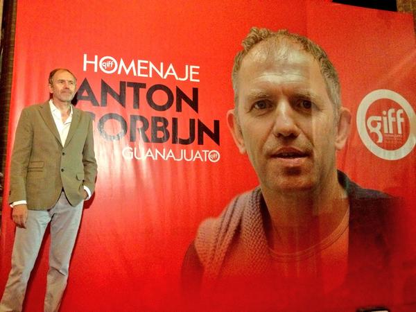Anton Corbjin recibió un reconocimiento. 