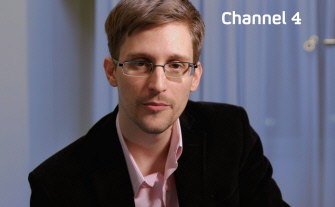 Snowden, preparándose para dar un mensaje navideño en Channel 4 desde Moscú el 24 de diciembre de 2013