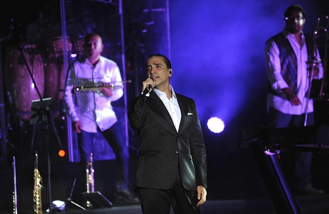 Alejandro Fernández presentó lo mejor de su repertorio musical en España. 