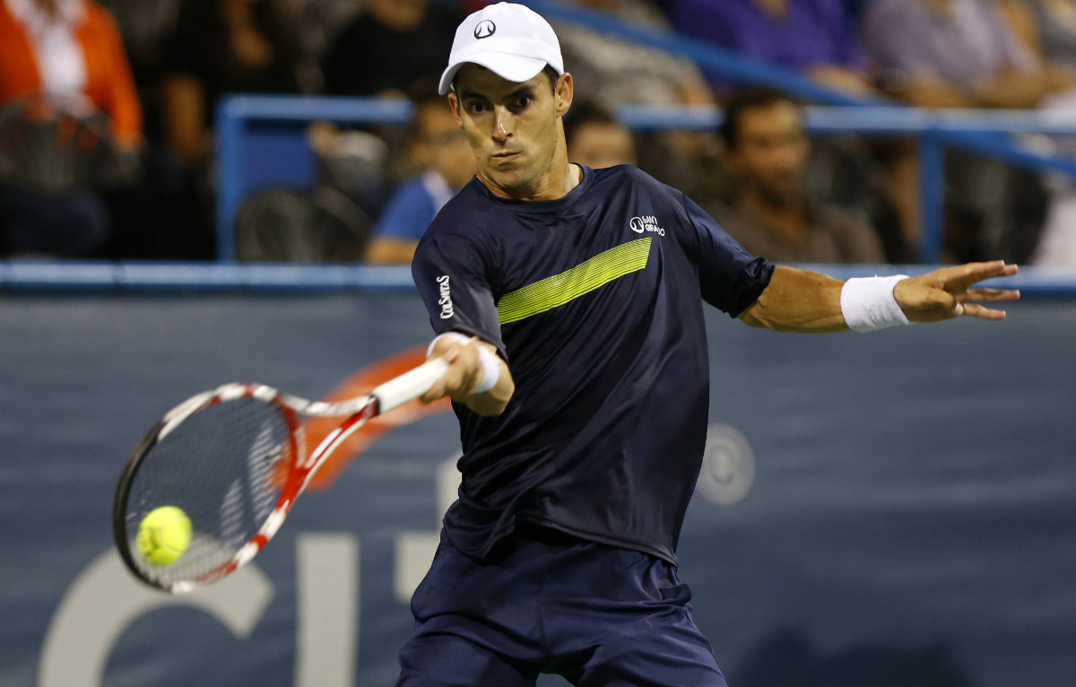 Santiago Giraldo ante el canadiense Vasek Pospisil en el ATP de Washington