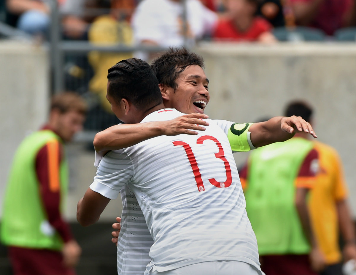  Yuto Nagatomo celebrando gol frente a la Roma 
