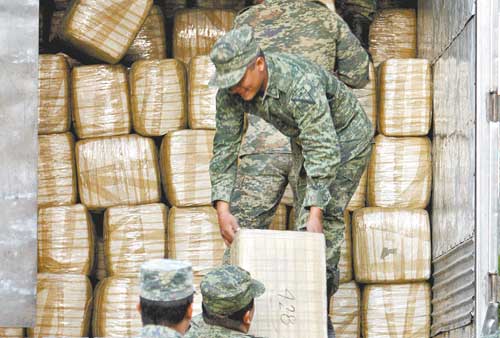 Decomiso de mariguana realizado por personal militar.