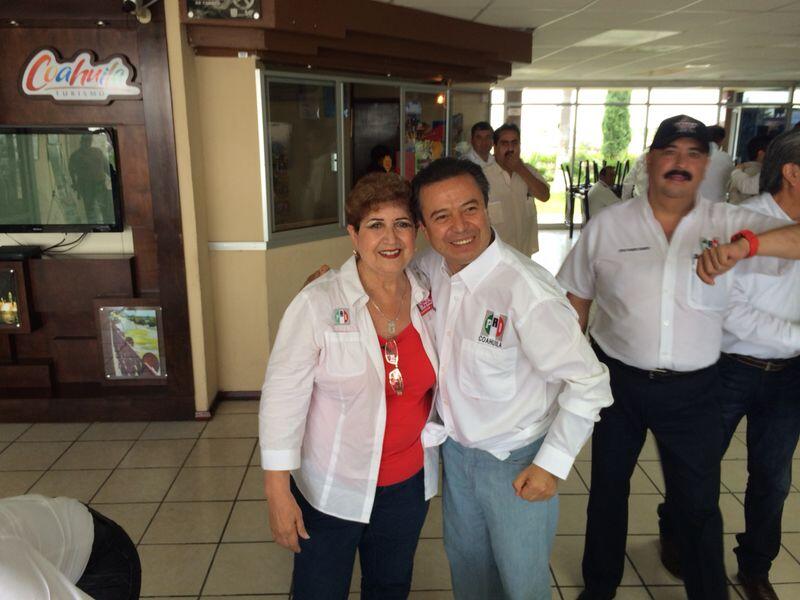 La diputada por Coahuila Irma Elizondo Ramírez y el presidente nacional del PRI, César Camacho. 