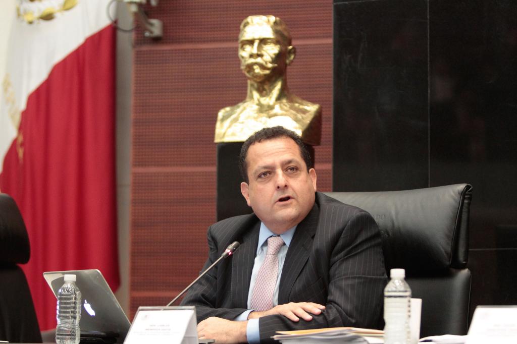 El senador panista Carlos Mendoza.
