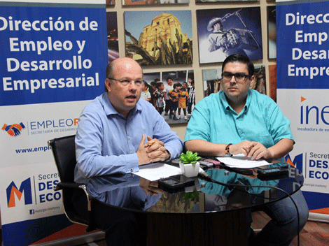 El secretario de Desarrollo Económico de Monterrey, Arturo Cavazos; y el director de Empleo y Desarrollo Empresarial, Manuel García.