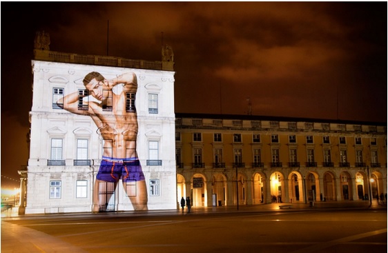 Cristiano Ronaldo en un edificio de Lisboa 